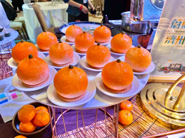 以當地特產入味的甜點「濟州柑橘慕斯」。莊偉祺攝