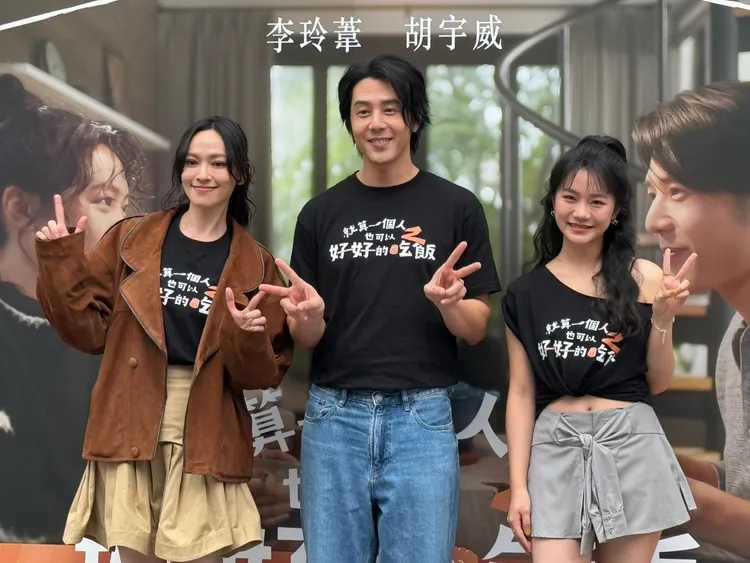 李玲葦（右起）劇中看見胡宇威護送前女友姚以緹心痛不已。王思穎攝
