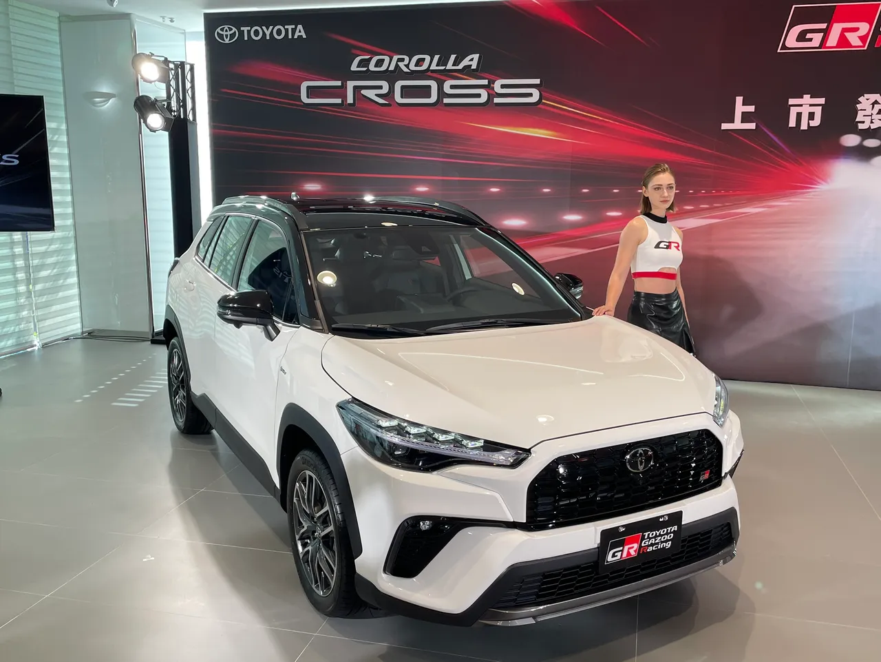 全新Corolla Cross GR Sport在外观设计上采用立体化水箱护罩造型,内部网格融入「G」字样元素,搭配专属GR铭板与全新下扰流设计,视觉层次更为鲜明。林浩升摄