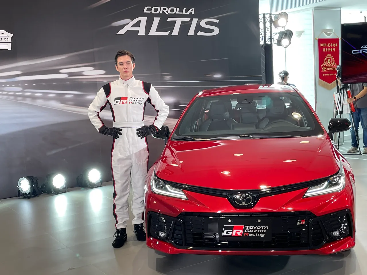 Corolla Altis GR Sport新年式宣布1.8升油电车型重新登场。林浩升摄