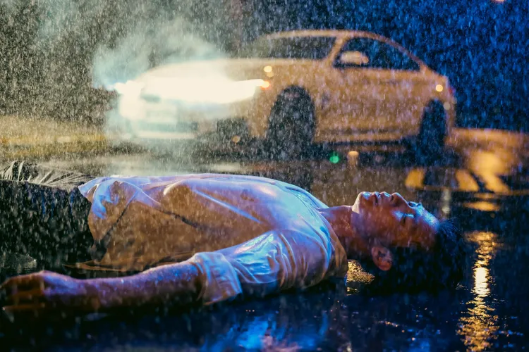 李振瑋新歌《中場時間》唱出愛而不得的心痛。眾神工作室提供