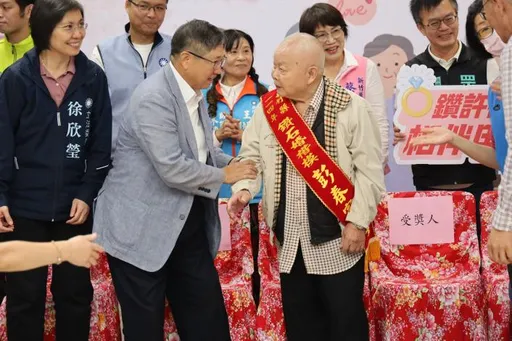 竹縣重陽敬老表揚 楊文科:敬禾得穀、敬老得福