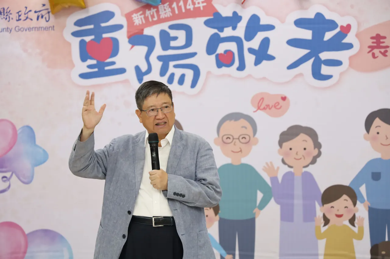 杨文科分享客家俗谚:敬禾得谷、敬老得福。新竹县府提供