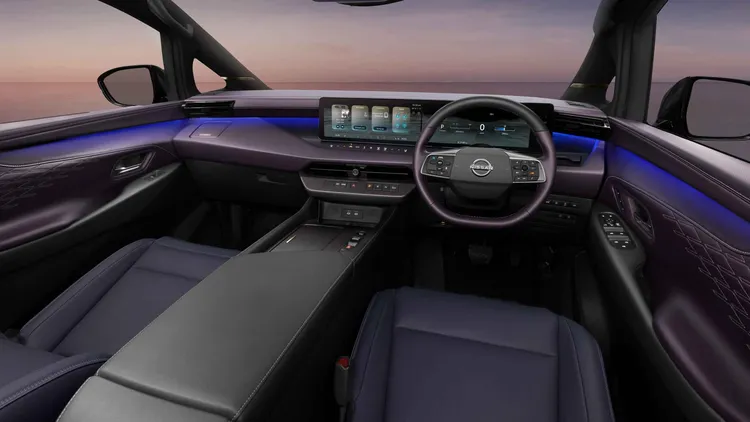 車室內裝全面升級，雙14.3吋整合式觸控螢幕橫跨前座儀表與中控台。原廠照片