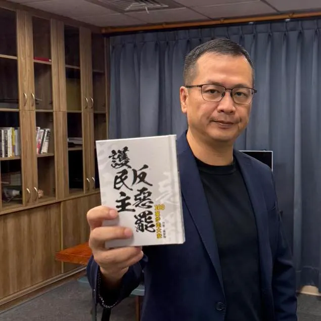 罗智强提到,在反恶罢过程中,他也是从民调落后一路逆转成功。翻摄罗智强脸书