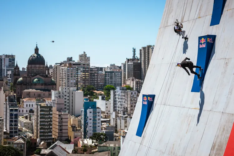 Sandro Dias展現精密訓練成果，在最終的創紀錄降落中，他承受了高達3.9g的最大G力。業者提供