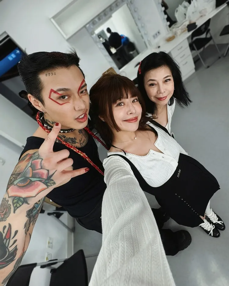 林吟蔚與歌手弟弟、媽媽感情深厚。翻攝林吟蔚臉書