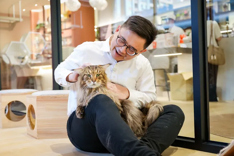 賴瑞隆提出「共融高雄-寵物友善之都：毛孩四個寶」政見。翻攝畫面