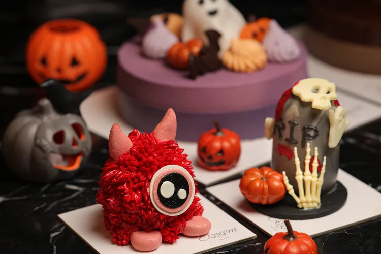 台北晶華推出的各式萬聖節甜點中，不可錯過的還有精巧奇趣的「邪惡精靈」與「幽靈之墓」造型小蛋糕，為節慶增添無限樂趣與驚喜。台北晶華提供