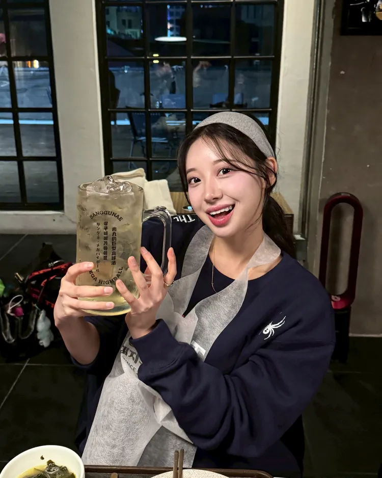 禹洙漢分享慶功吃美食。樂天桃猿提供