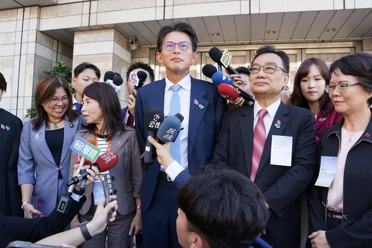 民眾黨立委今赴國慶大會觀禮，黃國昌、黃珊珊、陳昭姿、麥玉珍、林國成、劉書彬出席。邱筠媜攝