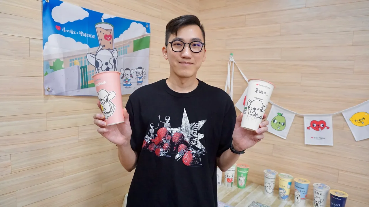 赵启宏当年采取折衷做法,于门市同步提供保丽龙杯与纸杯让消费者自由选择,也提早因应了环保趋势。庄伟祺摄