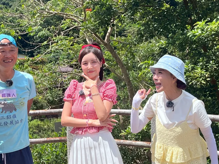 楊繡惠台語自我誇讚，南珉貞居然回「甘安捏」。民視提供