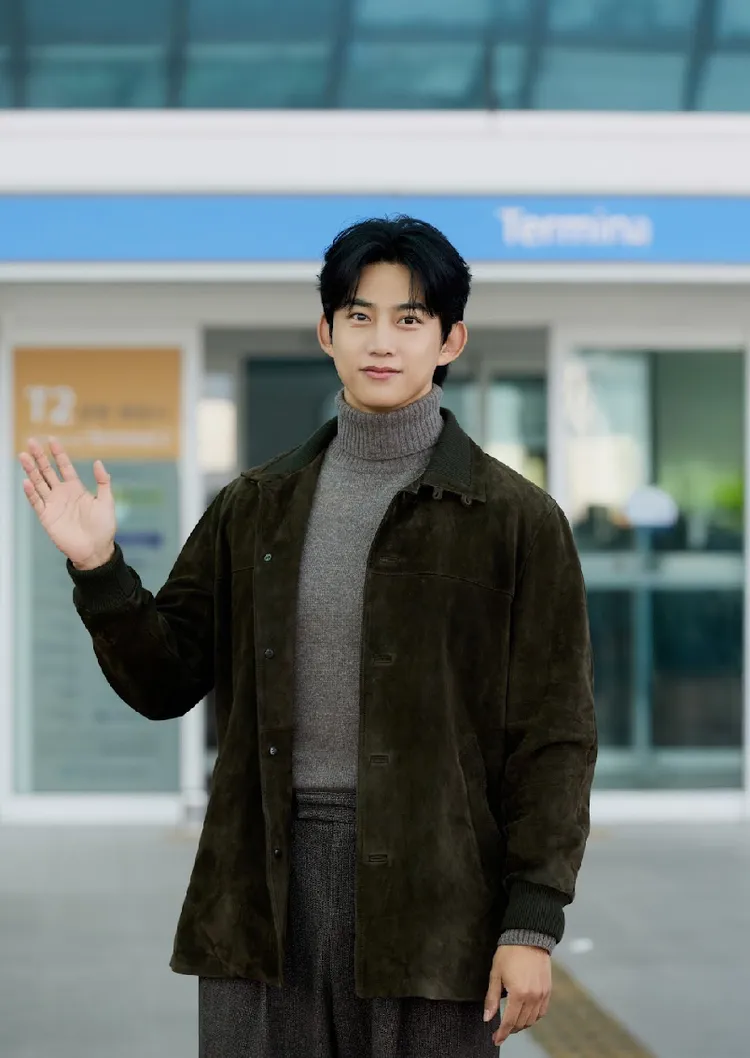 玉澤演現身韓國仁川機場。品牌提供