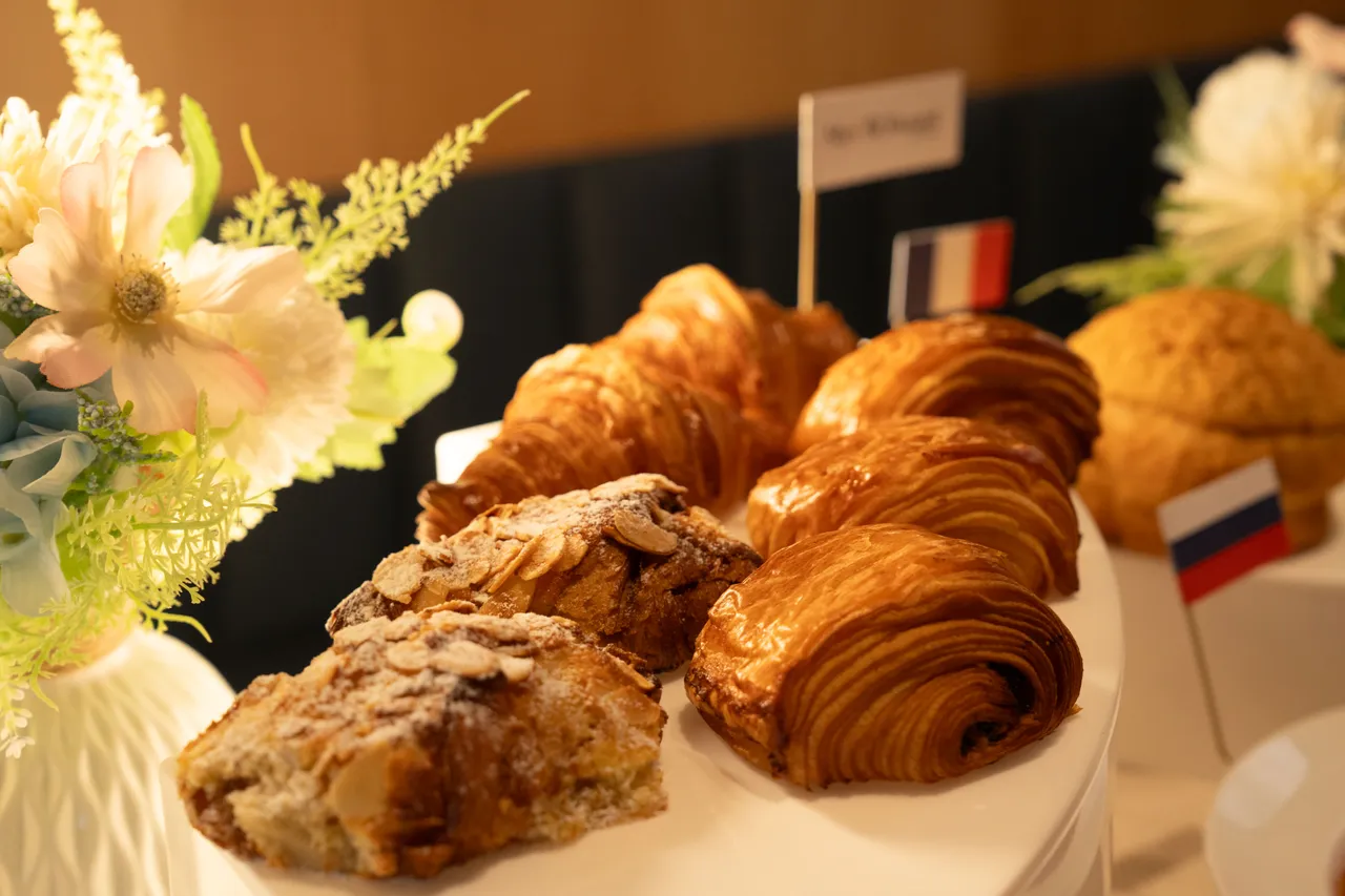 招牌 G-Croissant 吉可颂外,能无限畅享法式经典可颂、迷你杏仁可颂、巧克力可颂、吉菠萝丹麦 等系列人气作品。业者提供