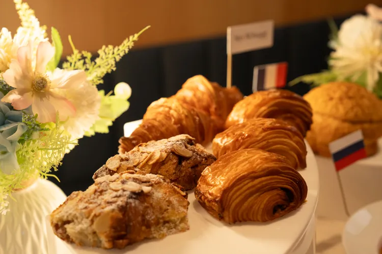 招牌 G-Croissant 吉可頌外，能無限暢享法式經典可頌、迷你杏仁可頌、巧克力可頌、吉菠蘿丹麥 等系列人氣作品。業者提供