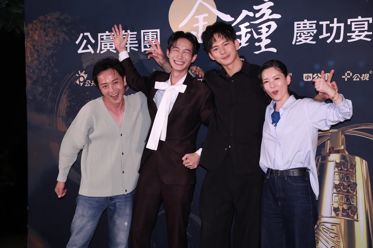 大陆男星刘承恩(左)至今仍靠家人金援支撑梦想。庄宗达摄