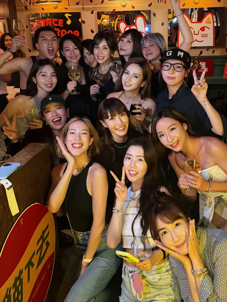 《小姐不熙娣》班底都來為小S慶祝。翻攝劉涵竹IG