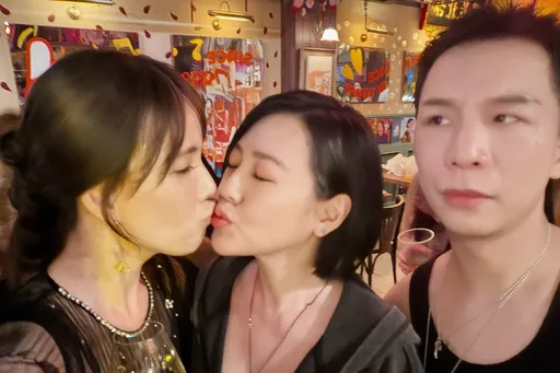小S與《不熙娣》班底當眾玩親親!不再虧她唐老鴨嗓音有洋蔥
