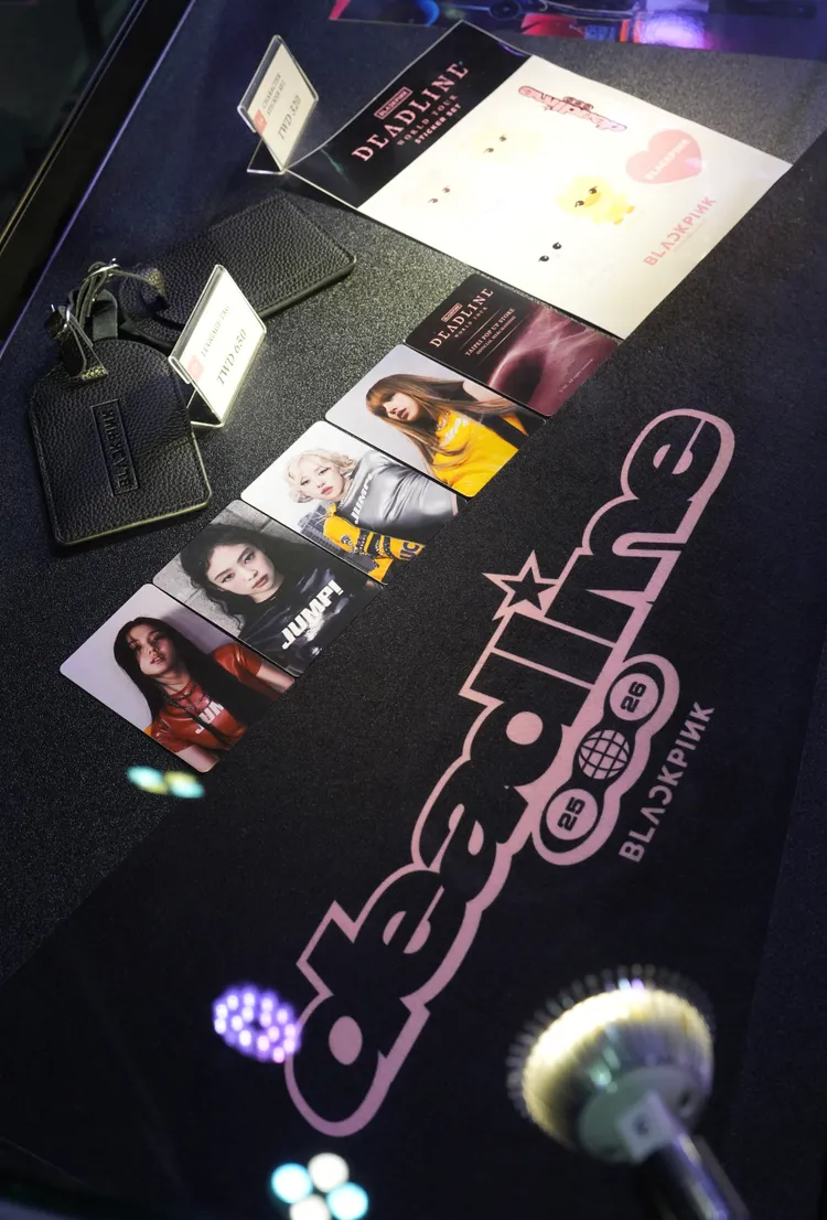 BLACKPINK角色人偶貼紙。彭欣偉攝