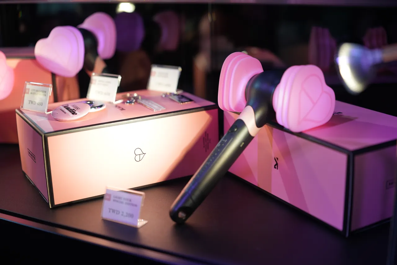 BLACKPINK手灯。彭欣伟摄