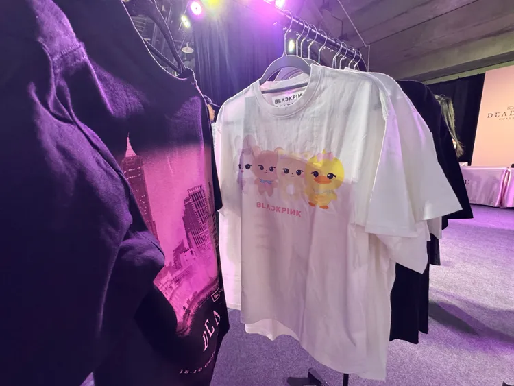 BLACKPINK角色人偶T恤。彭欣偉攝