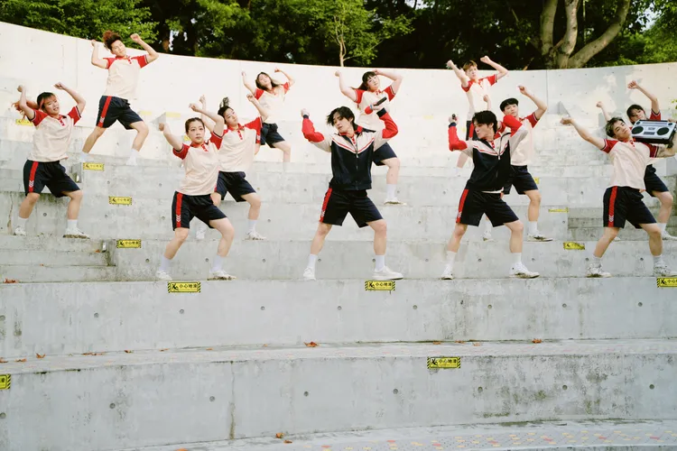 展榮展瑞的月光舞延燒國際，越南街頭也瘋跳，IG彩蛋再度洗版。禾森娛樂提供