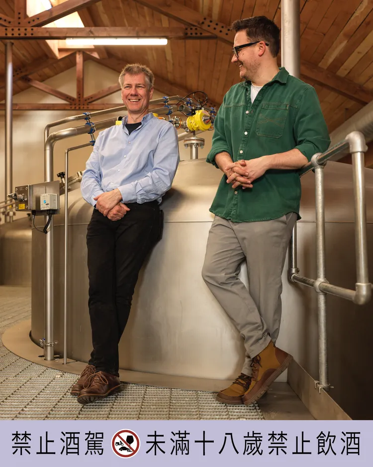 「Sherry Skies 雪莉天空19年」既是對Gordon Motion(圖左) 非凡貢獻的壯麗告別，亦是宣布新任釀酒師Marc Watson(圖右)榮耀登場。業者提供