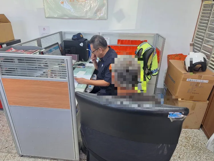 苏男在邮局欲领40万买保健食品险遭诈骗遭警阻止。警方提供