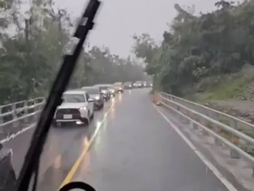 颱風「風神」外圍環流雨襲 蘇花路廊現泥流瀑!恐預警封路