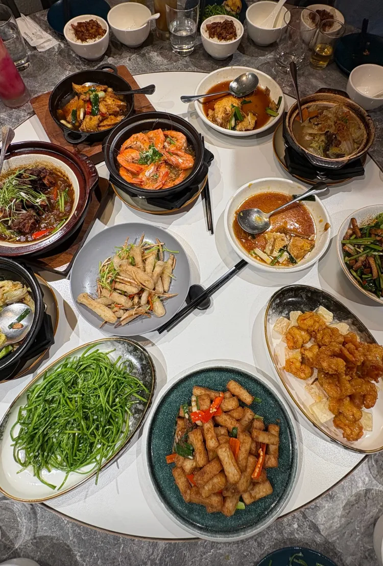 裴智妍分享大啖整桌台菜。翻攝IG