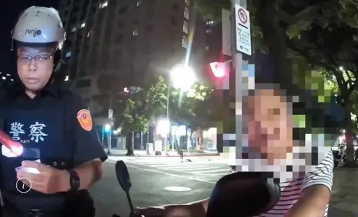 命中「剋星」!醉男不開車改騎電動自行車還是栽了 兩次酒駕被抓竟同一員警