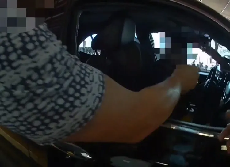 計程車運將送回手機，過程只花十分鐘。民眾提供