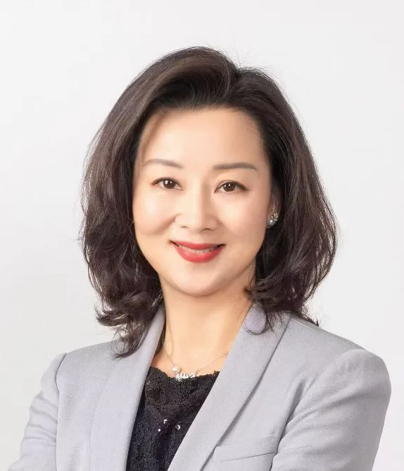 張文翊女士擁有超過30年產業經驗，以及擔任多項領導決策職務。Visa

