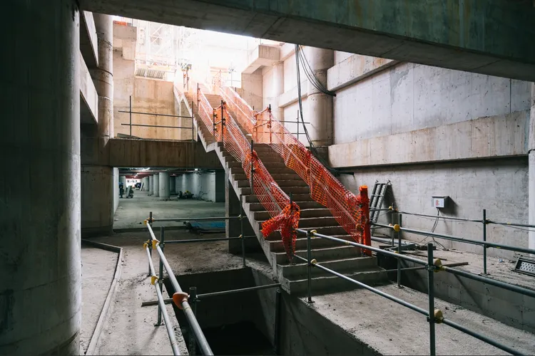 A14車站連通至地面樓梯。交通部提供