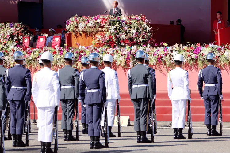 國防部聯合樂隊暨三軍儀隊，在114年國慶大會進行展演。李俊毅攝