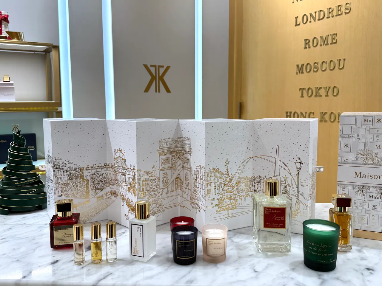 MFK 2025限量跨年倒数日历共有7天、8份惊喜,3万8800元。张家玲摄