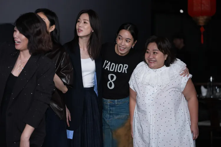 鍾欣凌（右起）、陳庭妮、謝盈萱。彭欣偉攝