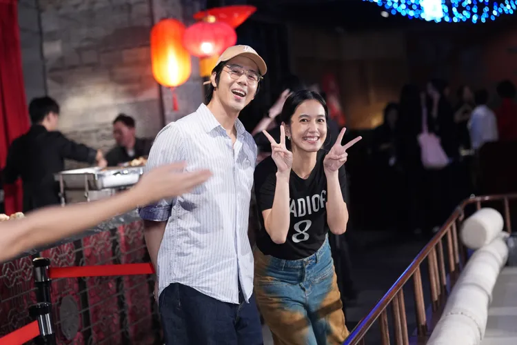 陳庭妮（右）和老公胡宇威也來參加慶功宴。彭欣偉攝