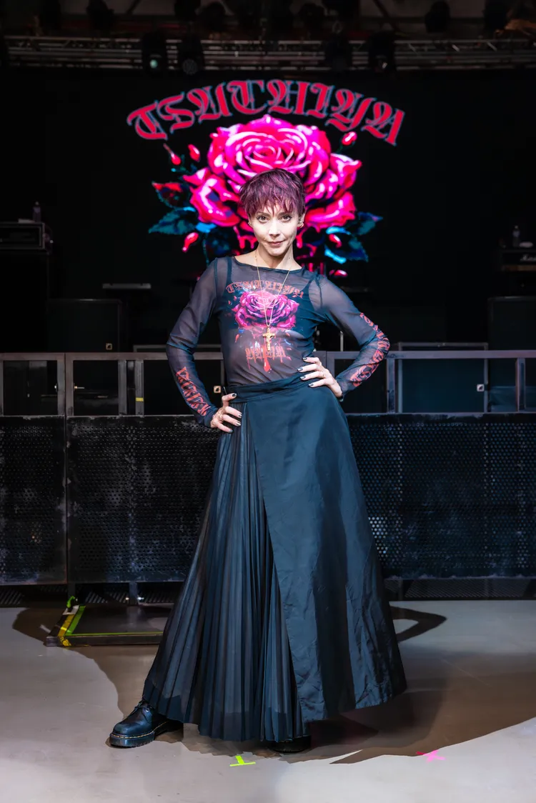 土屋安娜保養得宜，看不出已是4個孩子的媽。給樂音樂提供