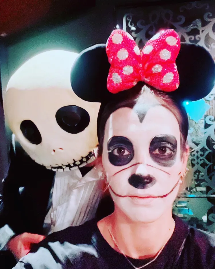 土屋安娜之前萬聖節沒時間，拿眼線筆化成米奇。翻攝土屋安娜IG