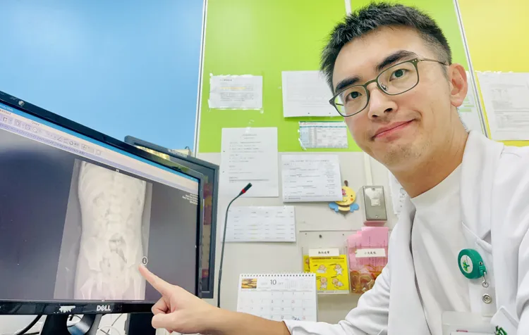 醫師蕭宇超提醒家長要幫小孩建立排便習慣。翻攝畫面