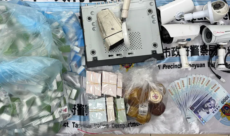 查扣賭資及賭具等。中壢警分局提供
