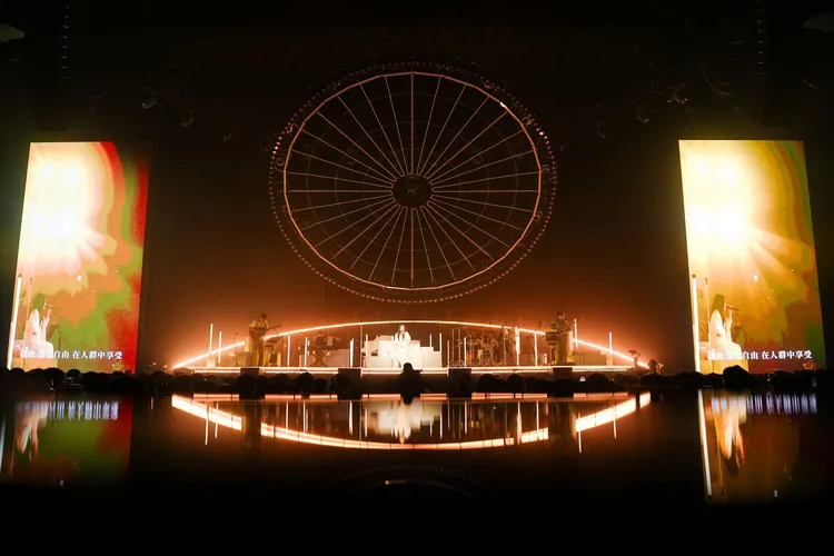 徐佳瑩將Energy 經典曲〈星期五晚上〉巧妙改編為〈星期六晚上〉。高流提供