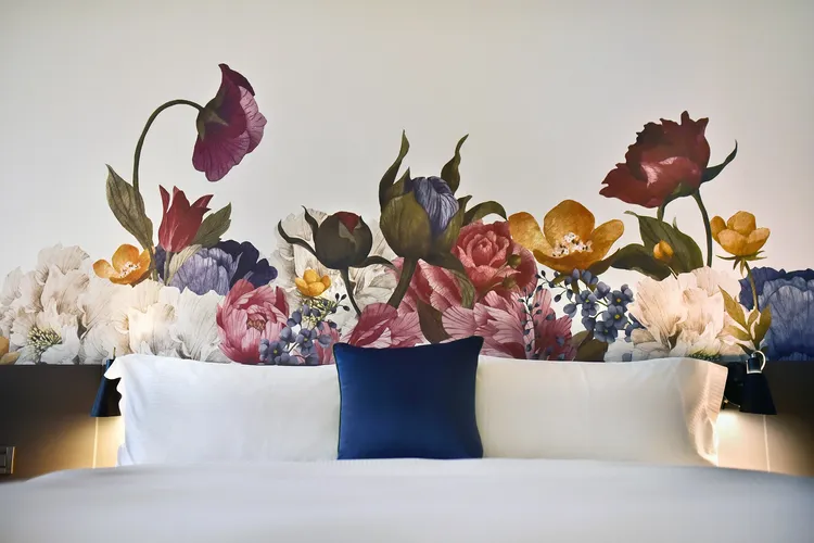 捷絲旅高雄站前館推出家庭房專案，每晚4199元起，含早餐與貼心設施，打造舒適親子假期。捷絲旅高雄站前館提供