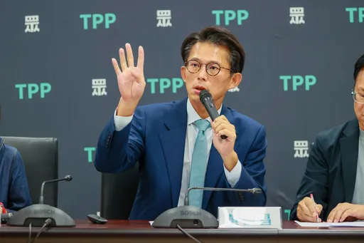 张景森出庭前呛「把狗仔头关好」 黄国昌:为了柯主席先让他三拳