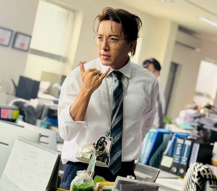 Energy坤達涉閃兵恰逢出國工作逃過警方拘提，但見國內輿論沸騰，他今天清晨5時30分緊急返台。翻攝自IG