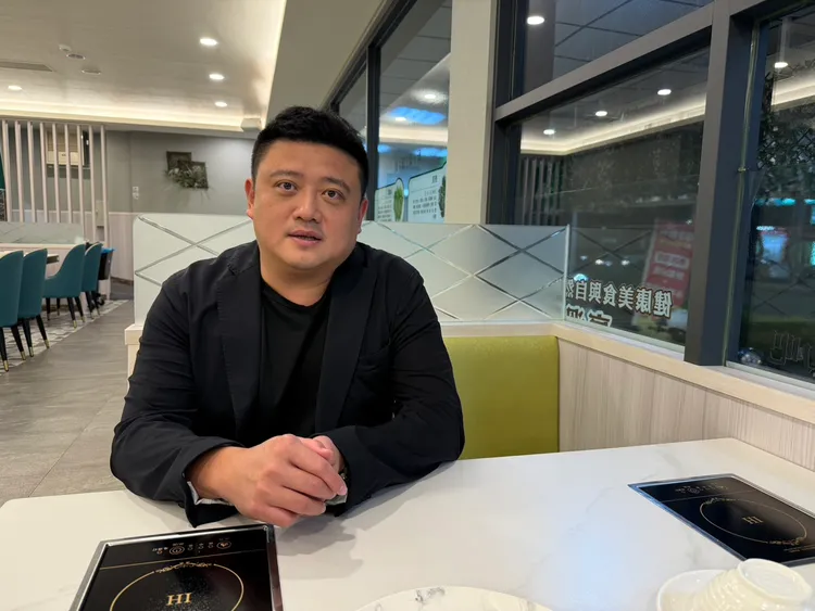 享溫馨總經理李奇霖指出，將過去冷門時段提升來客，著重餐點與娛樂一樣重要，讓全時段均能獲利。葉家銘攝