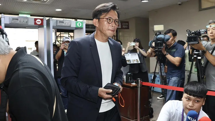 黃國昌否認指揮狗仔，強調是「反蒐證」自保。資料照片