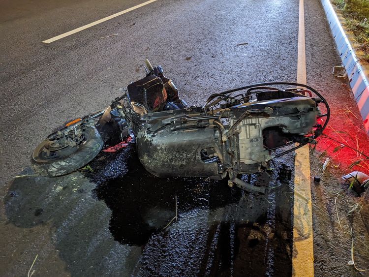 嘉義新港鄉機車左轉碰撞汽車!騎士重傷不治 碎片飛砸對向汽車